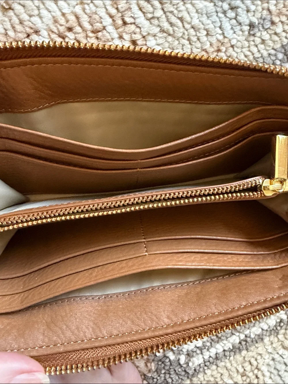 Tory Burch Tan Pebbled Leather Zip Wallet with Gold Logo - Picture 3 of 7